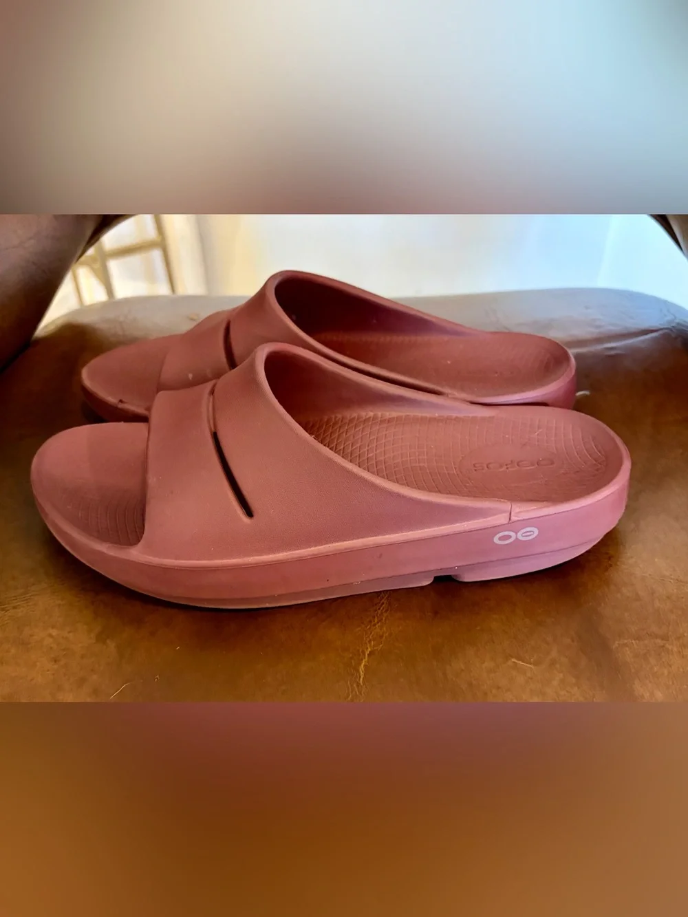 Oofos Ooahh Slide Ssandal Dark Red Unisex Recovery Shoe size Women’s 9 Men’s 7